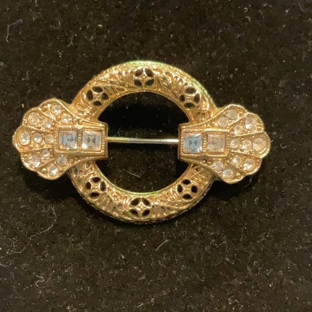 Vintage Gold Tone Art Deco Filigree Crystal Brooch